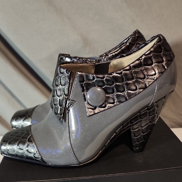 Bellini Shoes - Bellini Shiny Gray and Black Ankle Boots